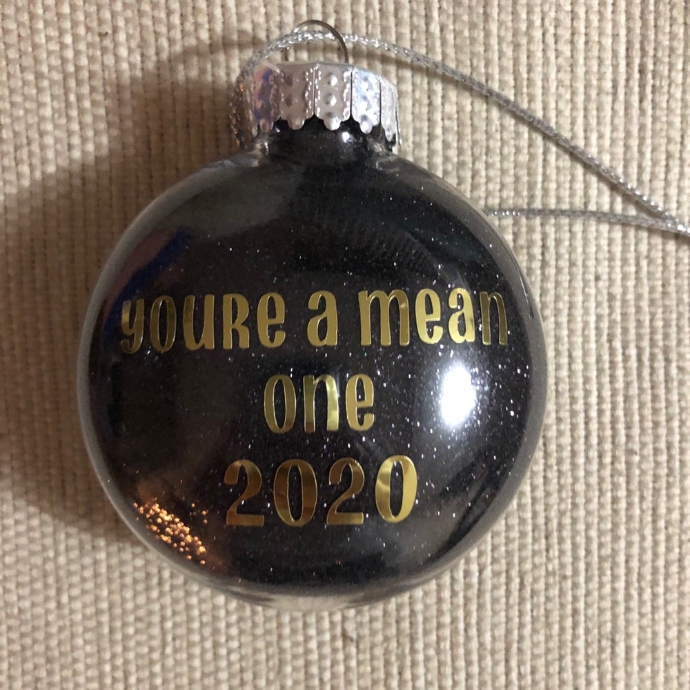 Plastic 2020 glitter ornament 🎅🏻